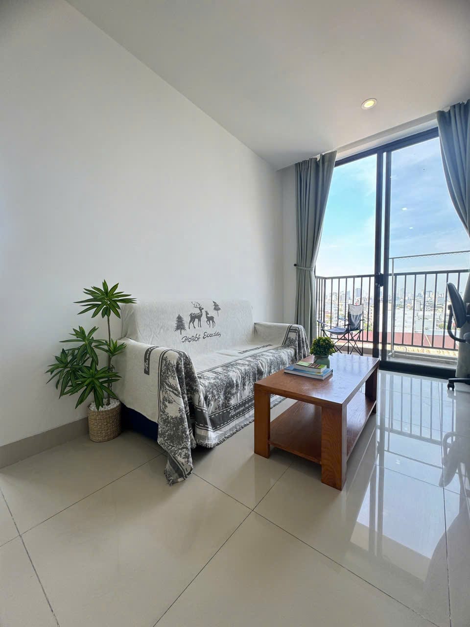 High Floor 1br Apartment with Sea View - Son Tra — 1BR fully furnished (photo 1)