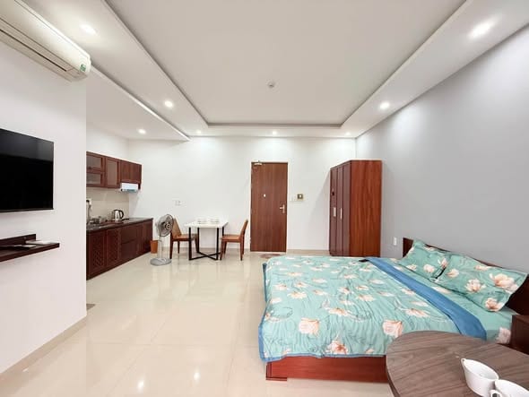 Spacious Studio with Balcony, Free Wi-fi - Khue My Dong — Studio fully furnished (photo 2)