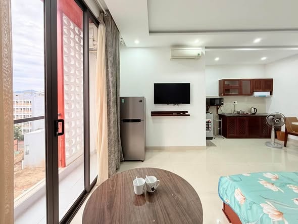 Spacious Studio with Balcony, Free Wi-fi - Khue My Dong — Studio fully furnished (photo 4)