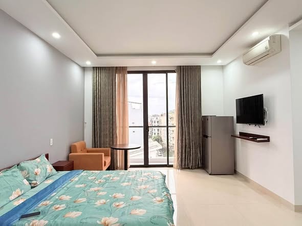 Spacious Studio with Balcony, Free Wi-fi - Khue My Dong — Studio fully furnished (photo 1)