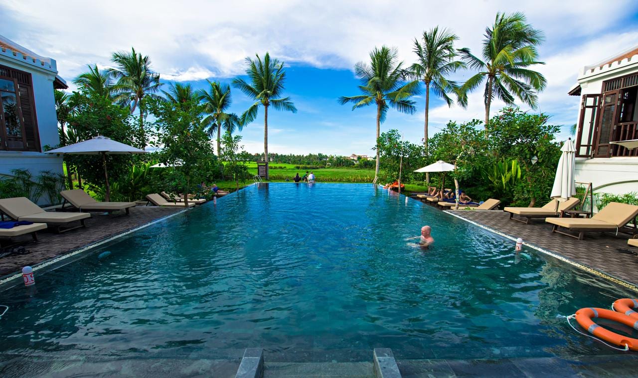 Enjoy Mountain & Beach Living at This Spacious Son Tra Apartment — 1BR fully furnished (photo 1)