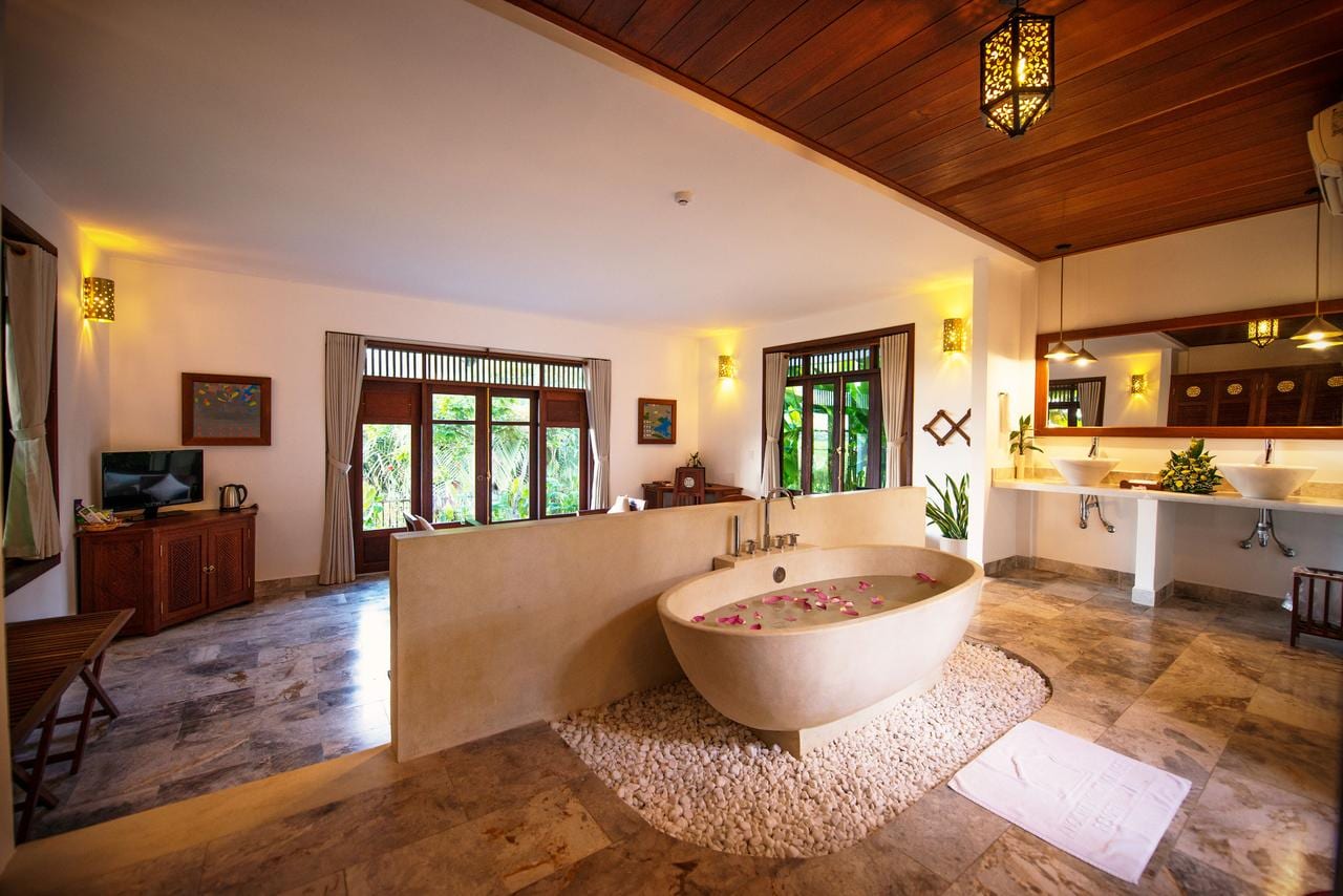 Enjoy Mountain & Beach Living at This Spacious Son Tra Apartment — 1BR fully furnished (photo 3)