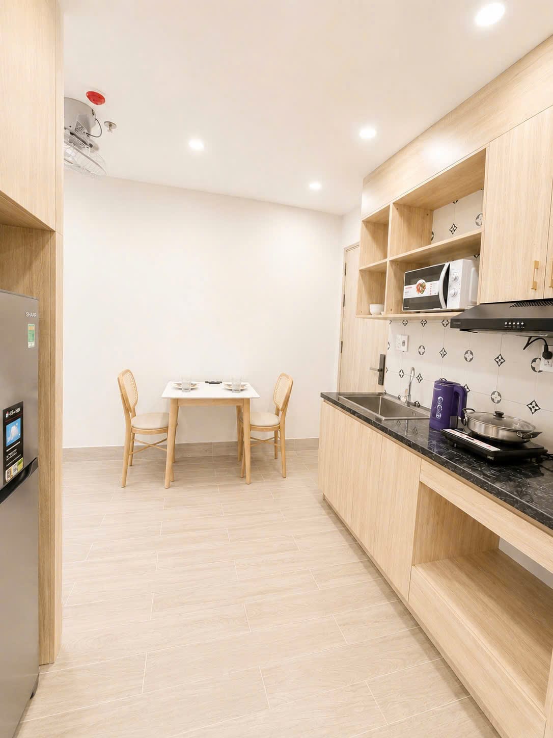 Modern 1br Apartment High Floor - Khue My — 1BR fully furnished (photo 3)