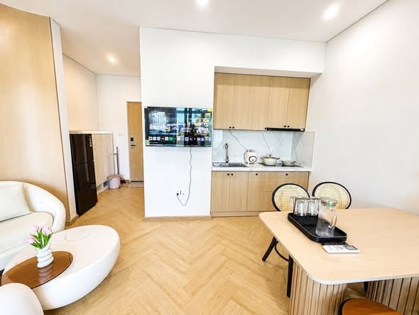 Luxury 1-bedroom Apartment with Pool - Le Huu Khanh — 1BR fully furnished (photo 4)