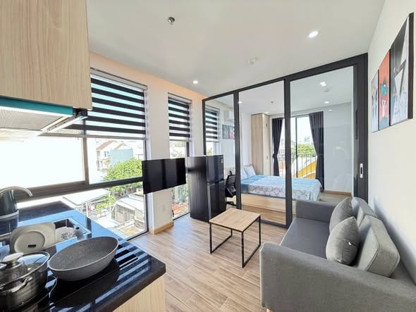 Modern 1br Apartment with Balcony - My An — 1BR fully furnished (photo 2)