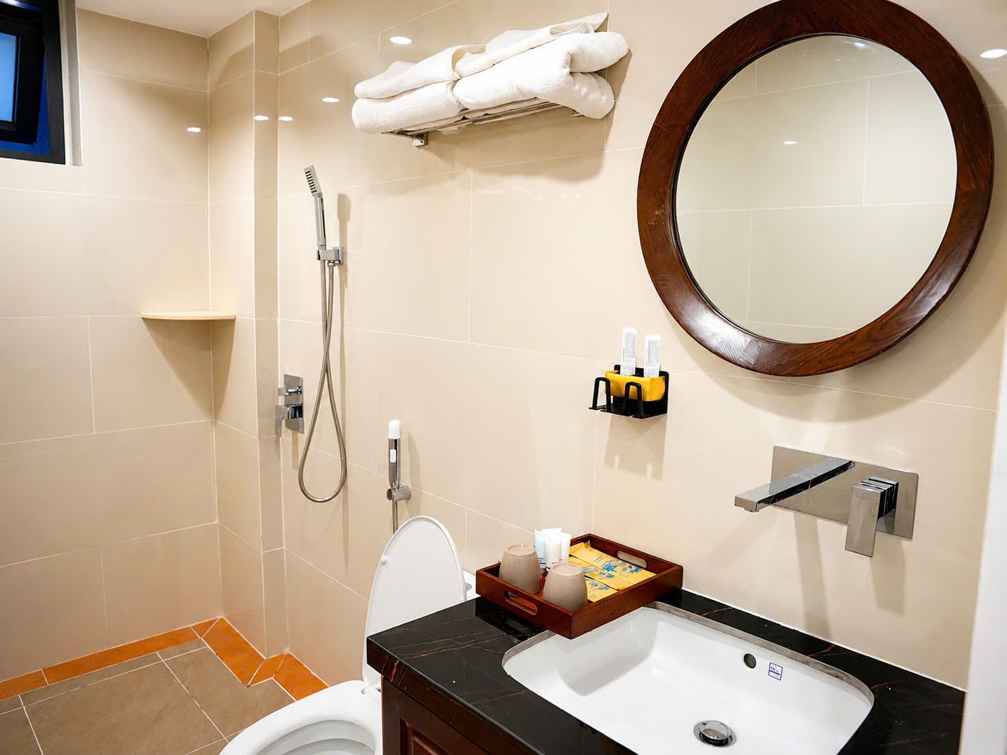 Modern 1br Apartment Near My Khe Beach - My An — 1BR fully furnished (photo 2)