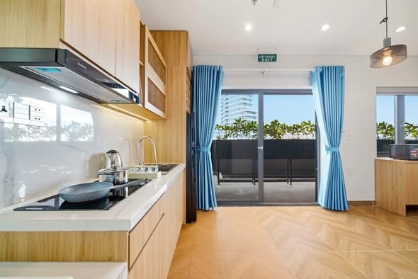 Bright Penthouse 100m to My Khe Beach — 1BR fully furnished (photo 2)