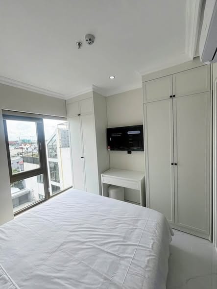 1br Elegant White-tone Apartment with Private Laundry - My An — 1BR fully furnished (photo 6)