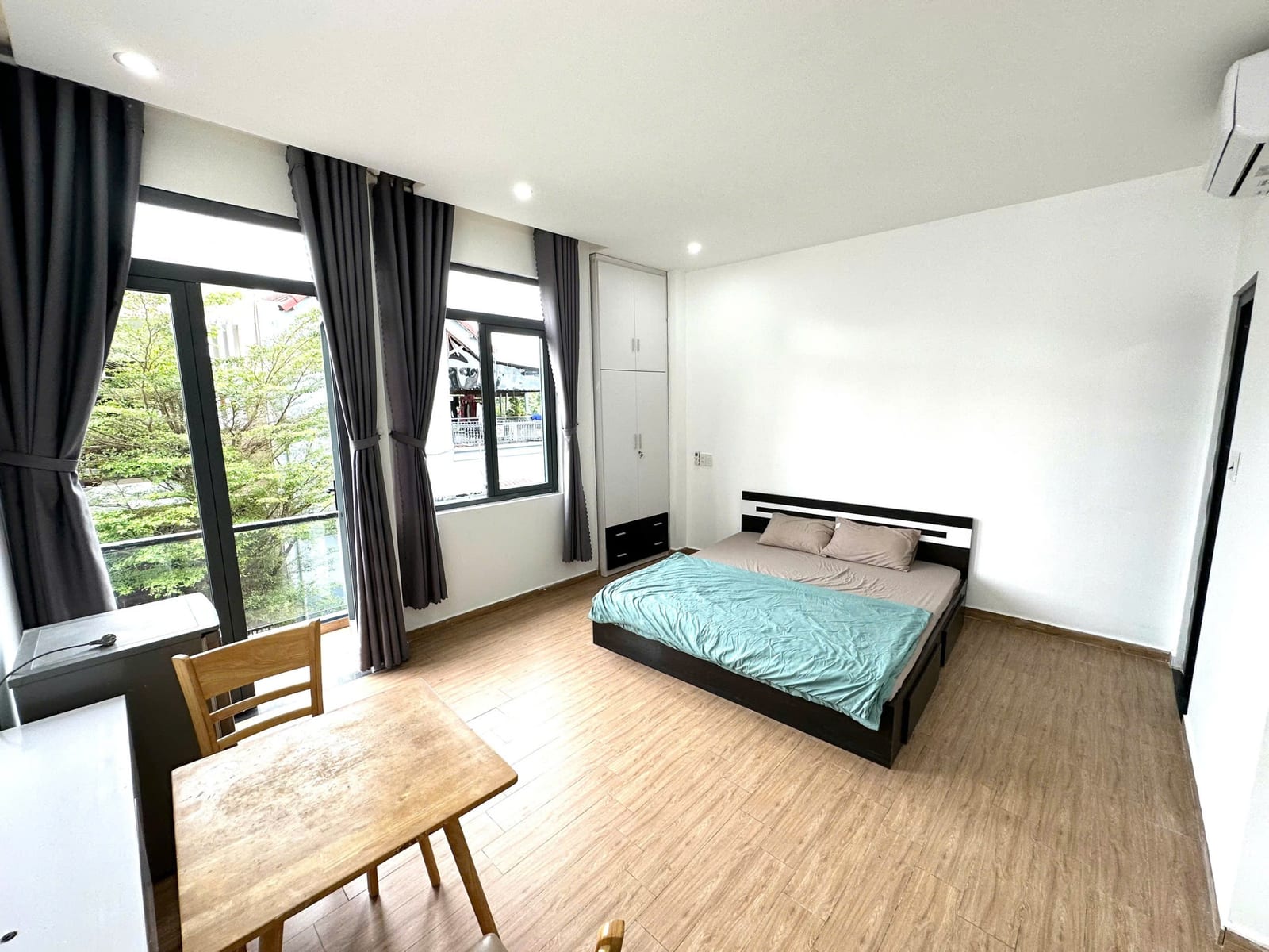 Room with Balcony for Rent - Hoa Cuong, Hai Chau — Studio fully furnished (photo 1)