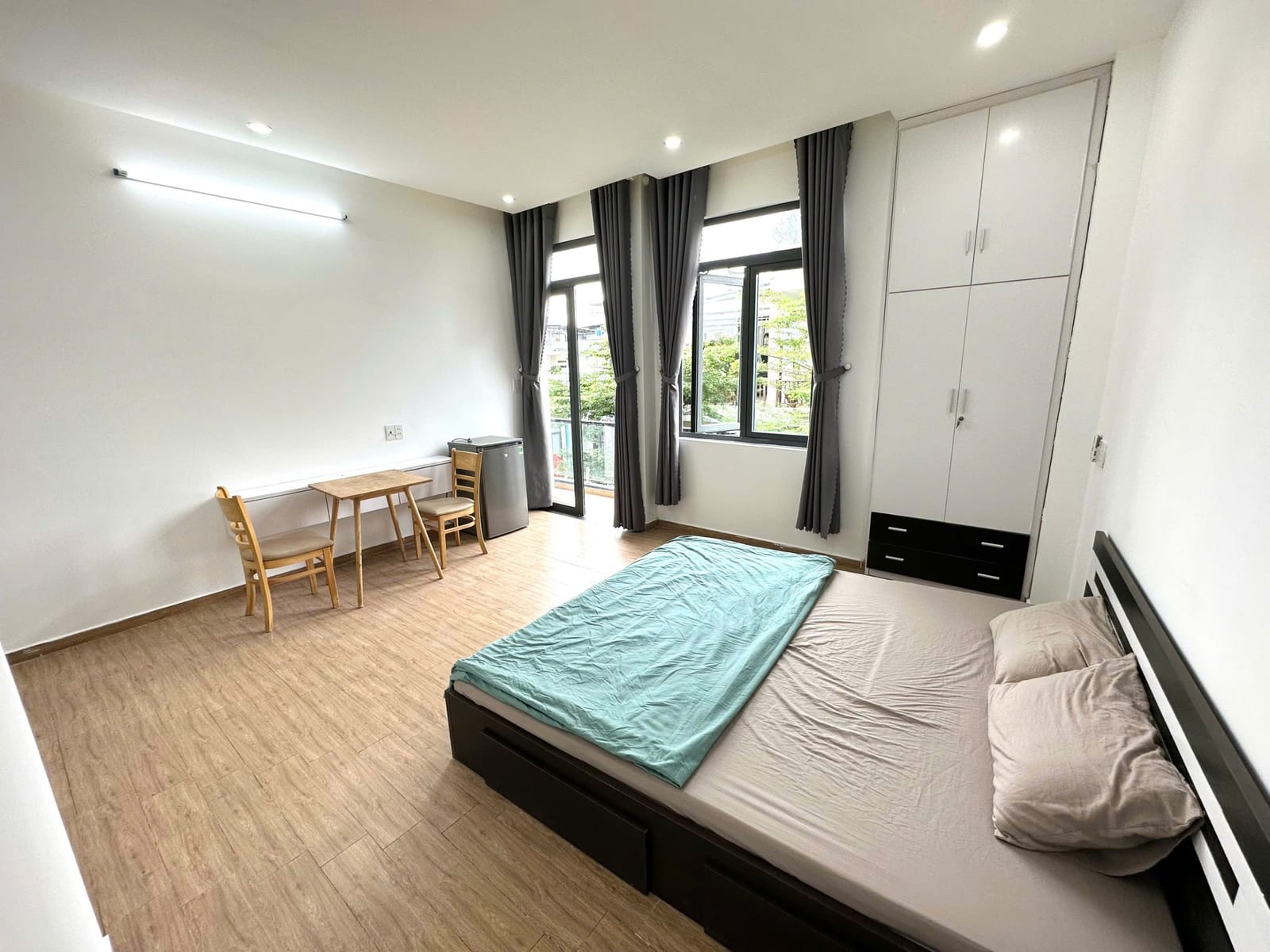 Room with Balcony for Rent - Hoa Cuong, Hai Chau — Studio fully furnished (photo 3)