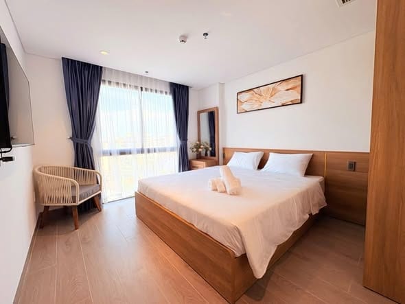Spacious 1br with Weekly Cleaning - Ngu Hanh Son — 1BR fully furnished (photo 1)