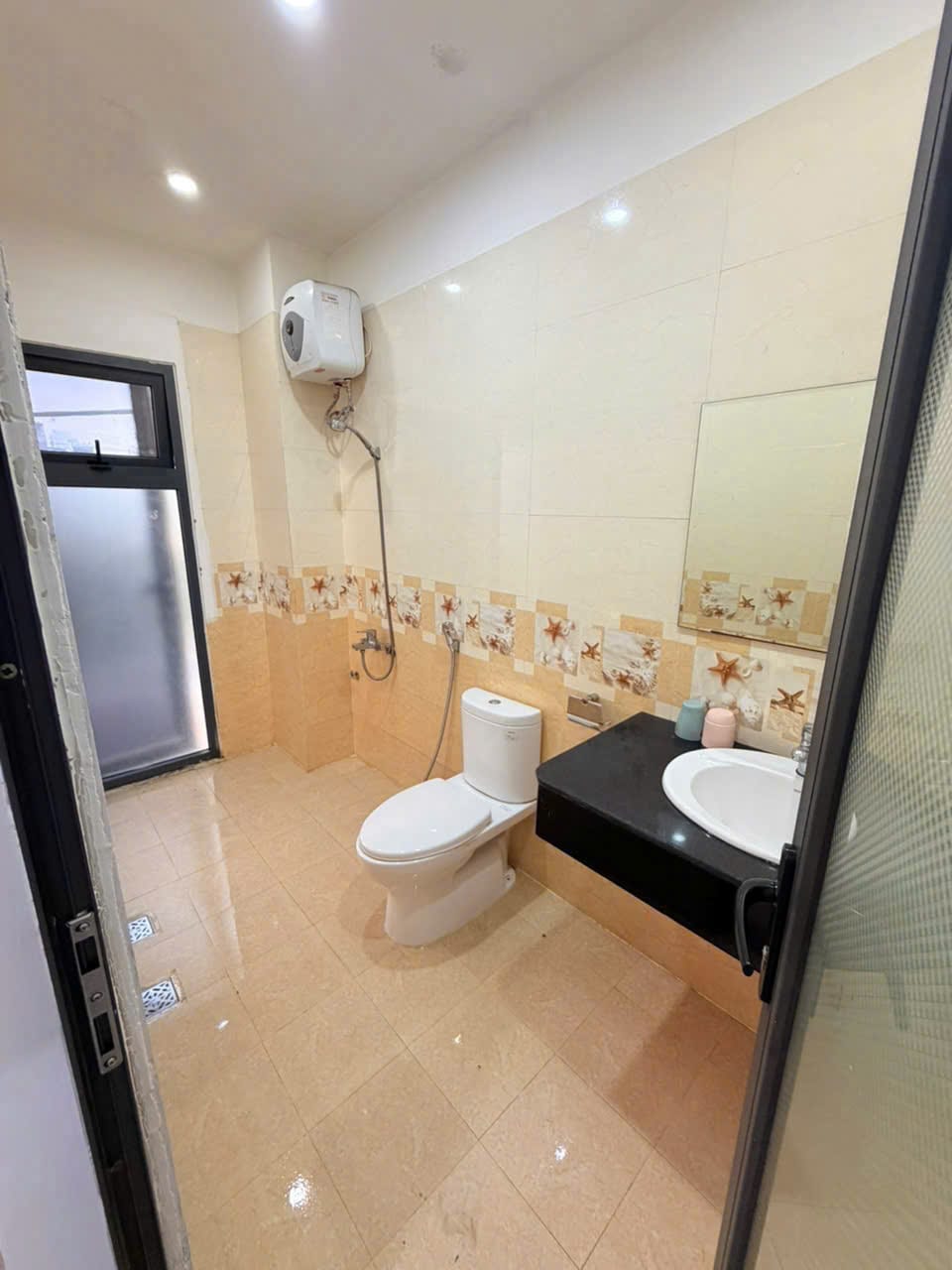 Spacious 1br Apartment with Private Laundry - Ngu Hanh Son — 1BR fully furnished (photo 2)