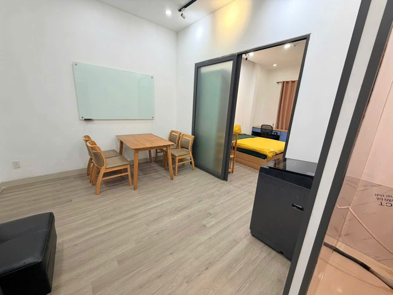 Spacious 1br Apartment with Private Laundry - Ngu Hanh Son — 1BR fully furnished (photo 4)