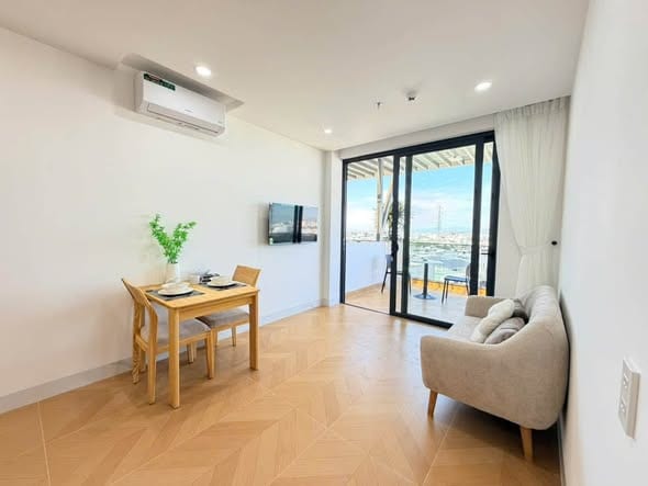 Brand New 1br Apartment with Balcony - Ngu Hanh Son — 1BR fully furnished (photo 2)