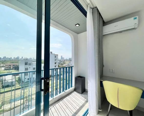 Apartment 2nd Floor with Ocean View Balcony - Vuong Thua Vu — 1BR fully furnished (photo 3)