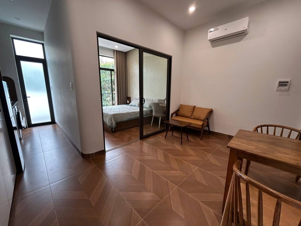 Brand-new 1br Apartment Near River - Khue My — 1BR fully furnished (photo 2)