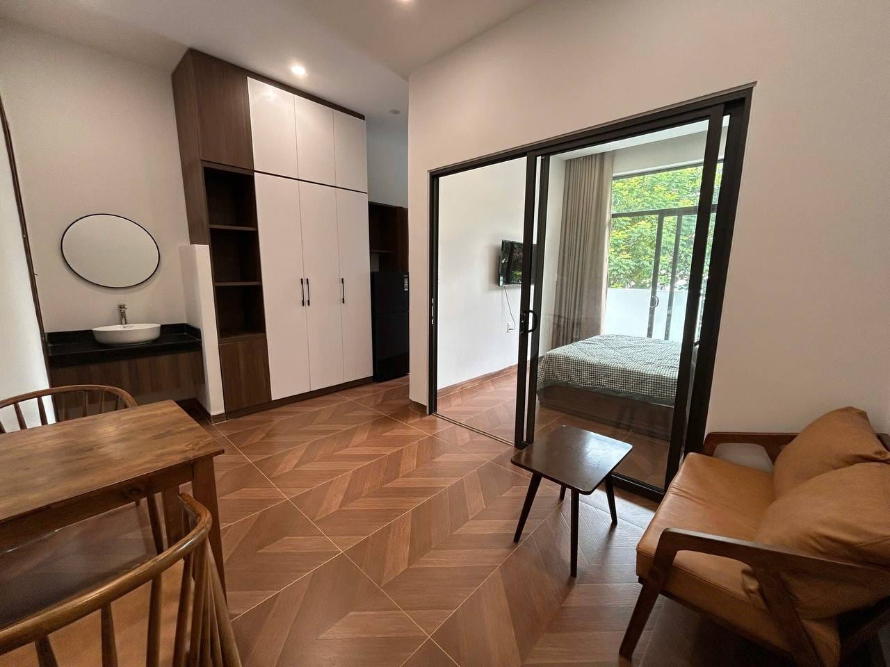 Brand-new 1br Apartment Near River - Khue My — 1BR fully furnished (photo 1)