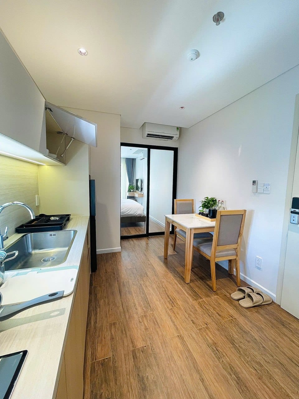 1br Apartment with Private Washer - to Hien Thanh — 1BR fully furnished (photo 4)