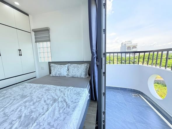 Newly Built 1br Apartment with Balcony - Ngu Hanh Son — 1BR fully furnished (photo 1)