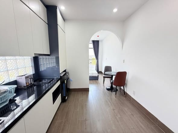 Newly Built 1br Apartment with Balcony - Ngu Hanh Son — 1BR fully furnished (photo 4)