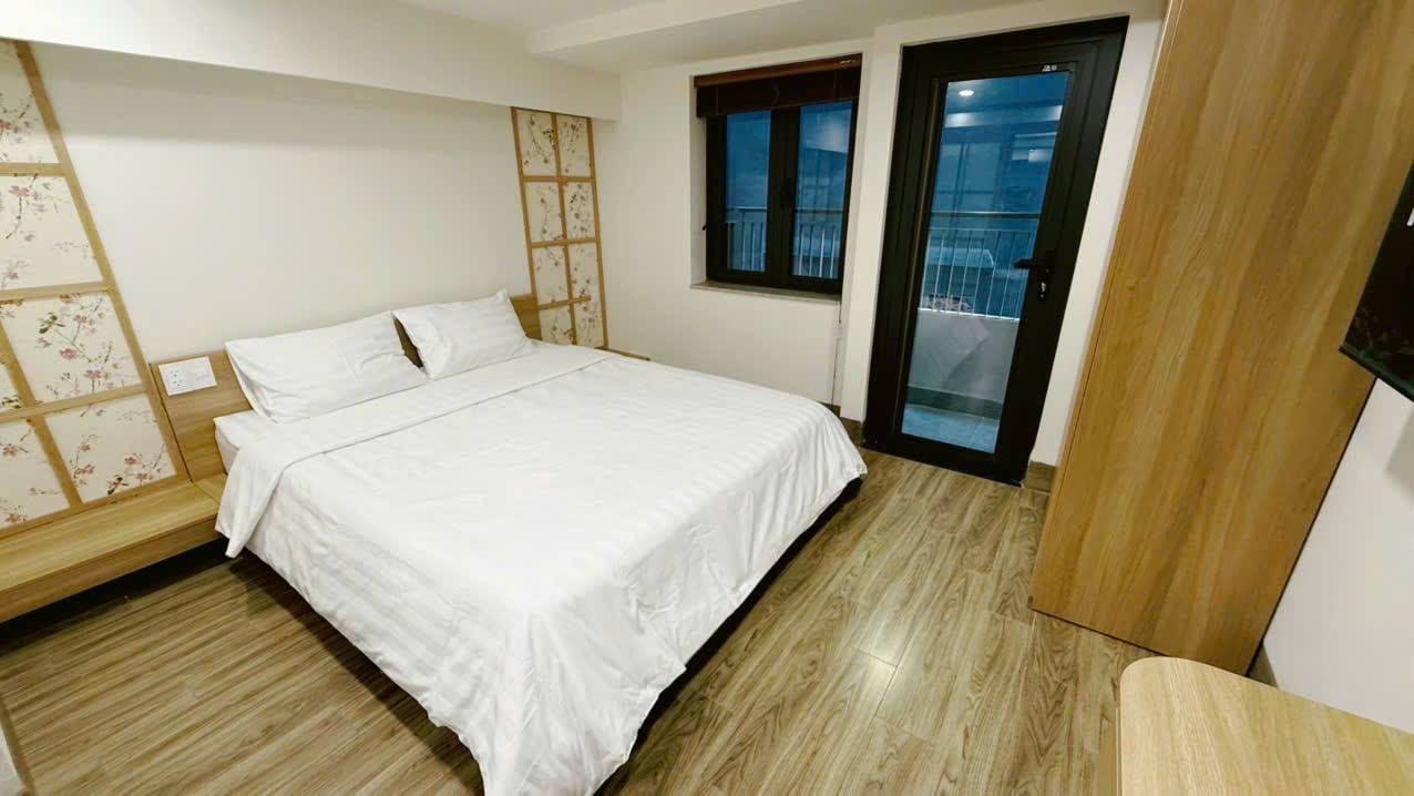 1br Apartment with Balcony, City View - Khue My — 1BR fully furnished (photo 1)