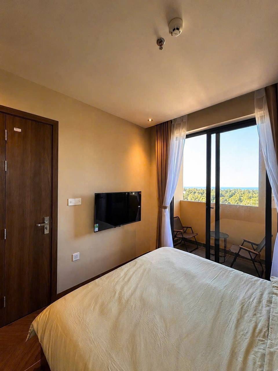 New 1br Apartment with Parking - Ngu Hanh Son — 1BR fully furnished (photo 2)