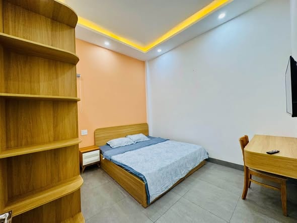2br Apartment with Balcony, Near Fpt University - Hoa Hai — 2BR fully furnished (photo 1)
