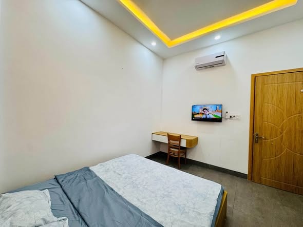 2br Apartment with Balcony, Near Fpt University - Hoa Hai — 2BR fully furnished (photo 3)
