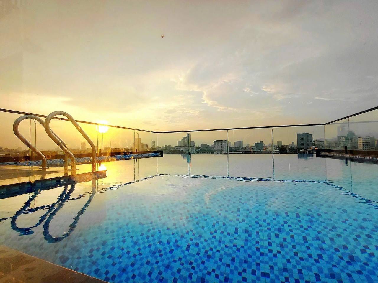 2br Apartment with Pool Near Beach - My An — 2BR fully furnished (photo 2)