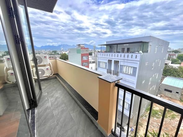 New 1br Apartment with Balcony - Hoa Minh — 1BR fully furnished (photo 1)