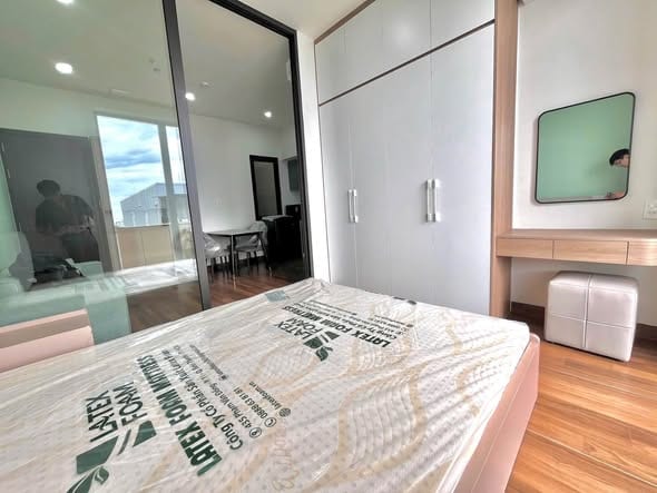 New 1br Apartment with Balcony - Hoa Minh — 1BR fully furnished (photo 3)