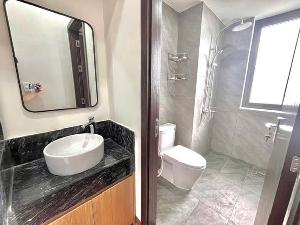 New 1br Apartment with Balcony - Hoa Minh — 1BR fully furnished (photo 4)