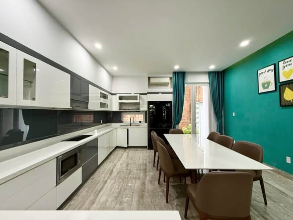 4br Townhouse in Secured Compound - Hai Chau — 4BR fully furnished (photo 3)