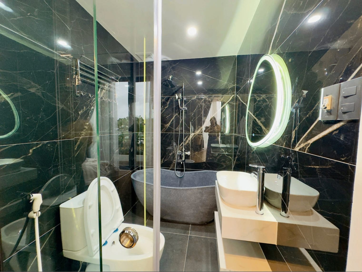 3br 3-storey House - Near Nguyen Tat Thanh Beach — 3BR fully furnished (photo 2)