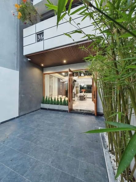 Luxury 3-story Townhouse, 3br River View - Hoa Xuan — 3BR fully furnished (photo 2)