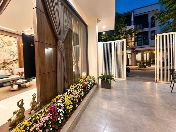 Modern 3-story Townhouse - Hoa Minh — 3BR fully furnished (photo 2)