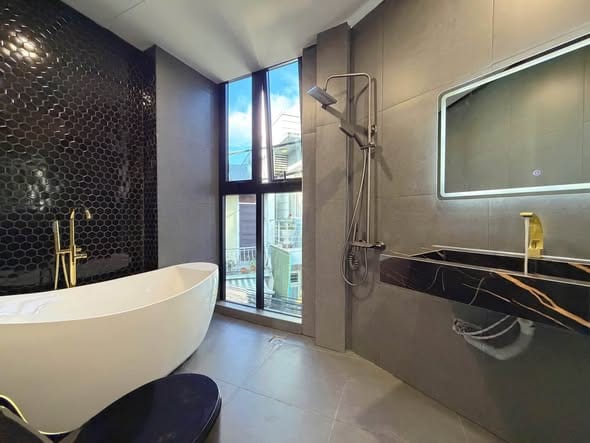 Spacious 3br Townhouse with Rooftop Terrace - Le Duan — 3BR fully furnished (photo 2)
