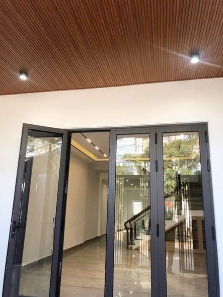 Townhouse 4br, 3 Floors - Hoa Minh — 4BR unfurnished (photo 3)