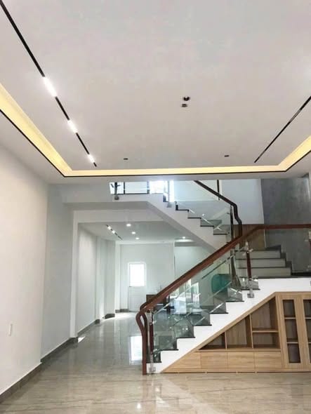 Townhouse 4br, 3 Floors - Hoa Minh — 4BR unfurnished (photo 1)