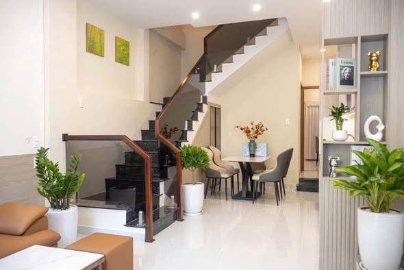 3-storey Townhouse 4br with Frontage - Hai Chau — 4BR fully furnished (photo 1)