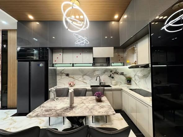 Spacious 4br 3-storey House Near Tran Cao Van — 4BR fully furnished (photo 3)