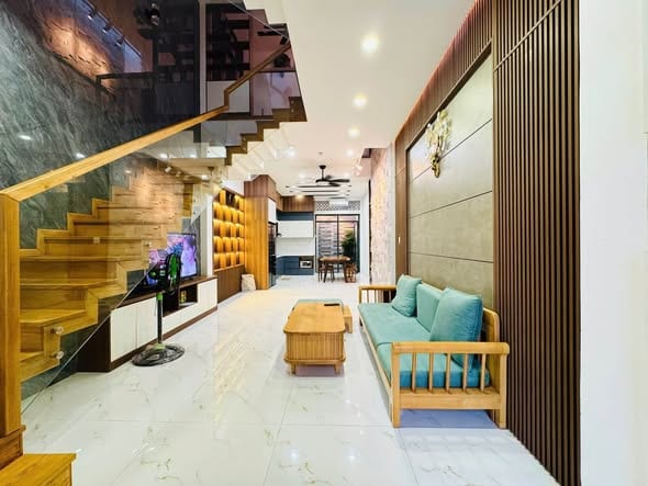 Spacious 2br House with 3 Baths - Hoa Minh — 2BR semi furnished (photo 1)
