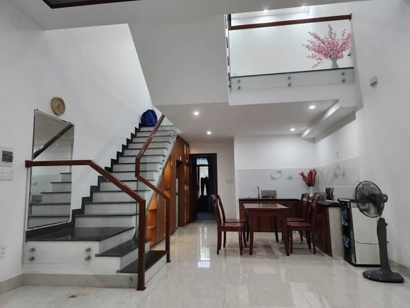 Spacious 5br Townhouse with Garden - Nam Viet A — 5BR fully furnished (photo 2)