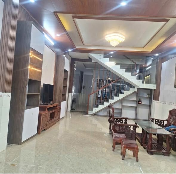 Spacious 3-storey Townhouse 5br - Lien Chieu — 5BR fully furnished (photo 1)