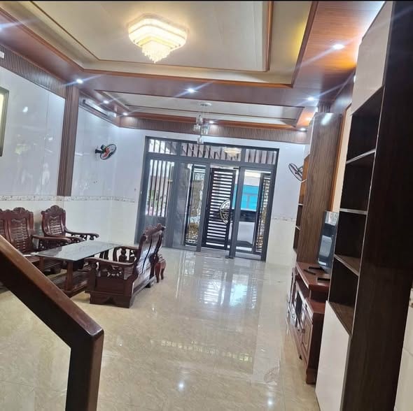 Spacious 3-storey Townhouse 5br - Lien Chieu — 5BR fully furnished (photo 2)