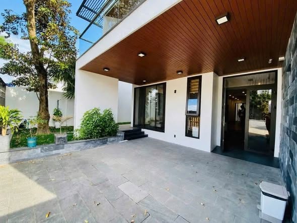 Luxury 4br Villa with Garden - Ngu Hanh Son — 4BR fully furnished (photo 1)