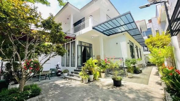 Luxury 4br Villa with Garden - Euro Villa 1 — 4BR fully furnished (photo 2)